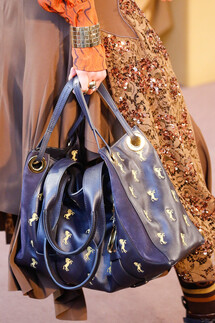 Details Chloé Fall 2018 Ready-to-Wear , Детали коллекции Хлоя осень зима 2018 , Fashion show , неделя моды в Париже , PFW , Paris Fashion Week , Mainstyles